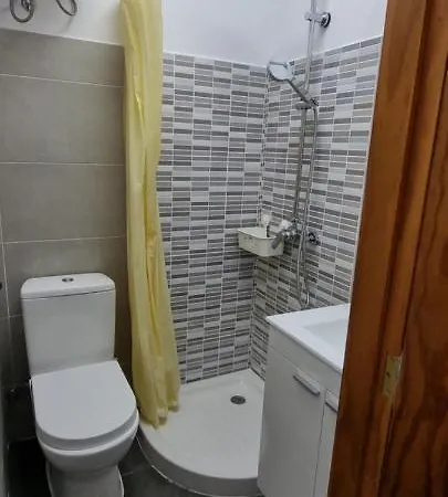 Hostal Cristina Con Baño Privado Y Mini Cocina