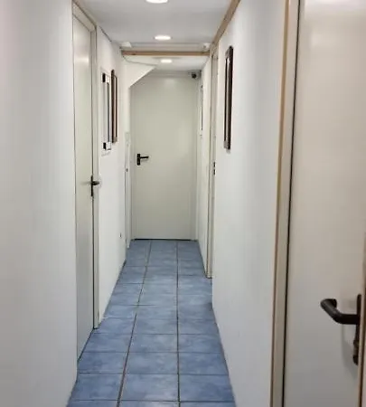 Hostal Cristina Con Baño Privado Y Mini Cocina