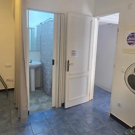 Hostal Cristina Con Baño Privado Y Mini Cocina