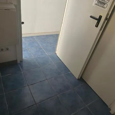 Cristina Con Bano Privado Y Mini Cocina אכסניה *