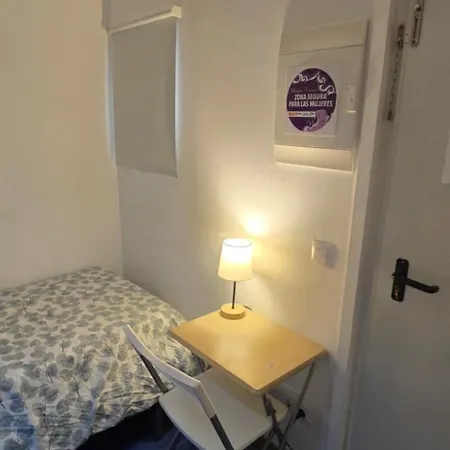 Hostel Cristina Con Bano Privado Y Mini Cocina *